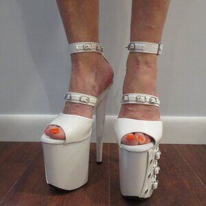 NNB White Platform Buckle Design High Heel Sandals